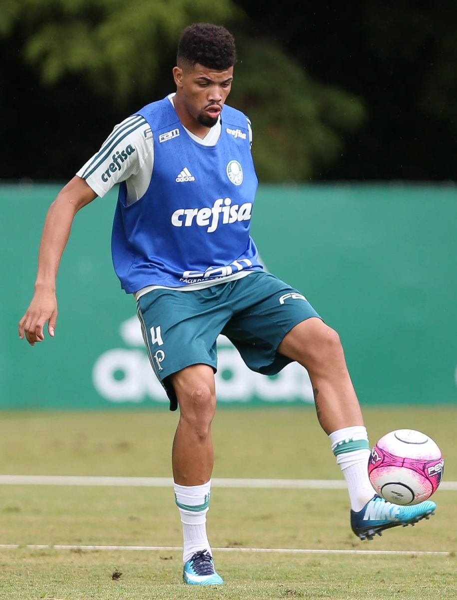 Na Academia, Palmeiras treina finalizações, bolas aéreas e ensaios táticos