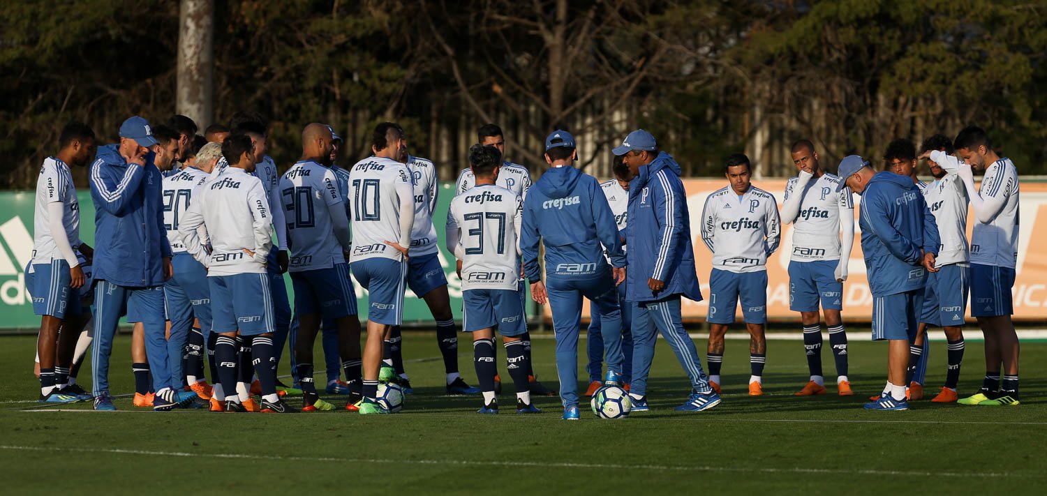 Palmeiras: Roger Machado promove treino tático e ensaia equipe para encarar Santos Palmeiras: Roger Machado promove treino tático e ensaia equipe para encarar Santos