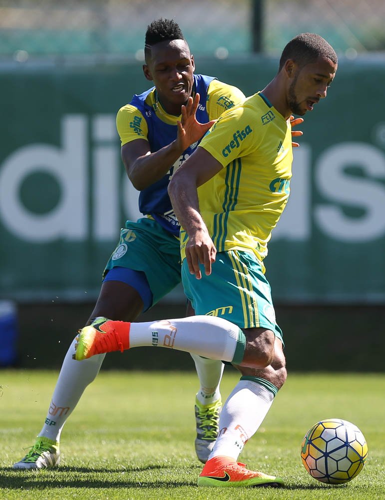 Vitor Hugo e Mina: defesa que ninguém passa e que deixa a sua marca na frente