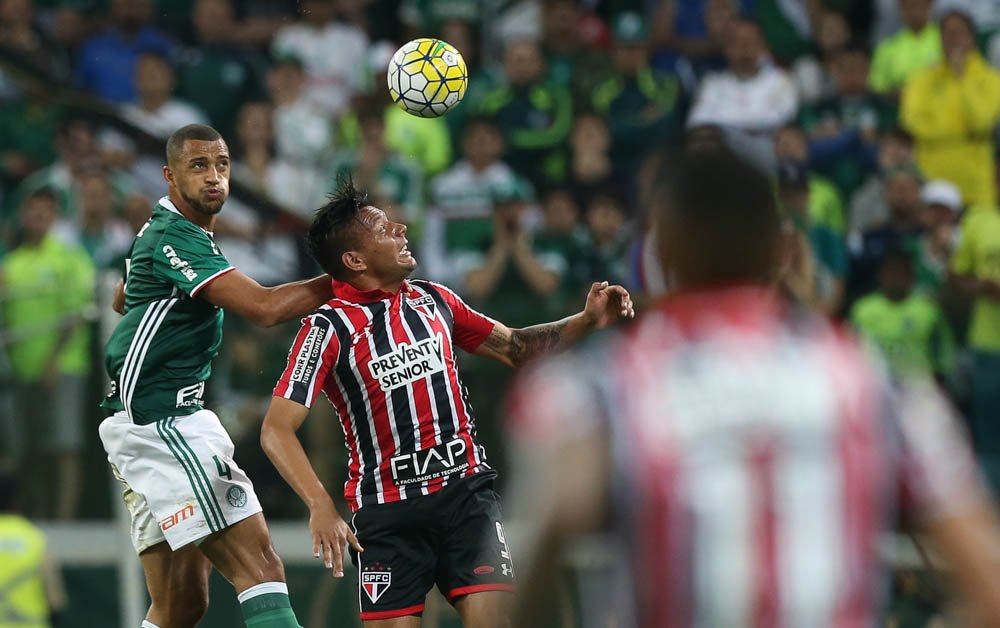 Zagueiro-artilheiro, Vitor Hugo celebra boa sequência: 'Estamos focando jogo após jogo'