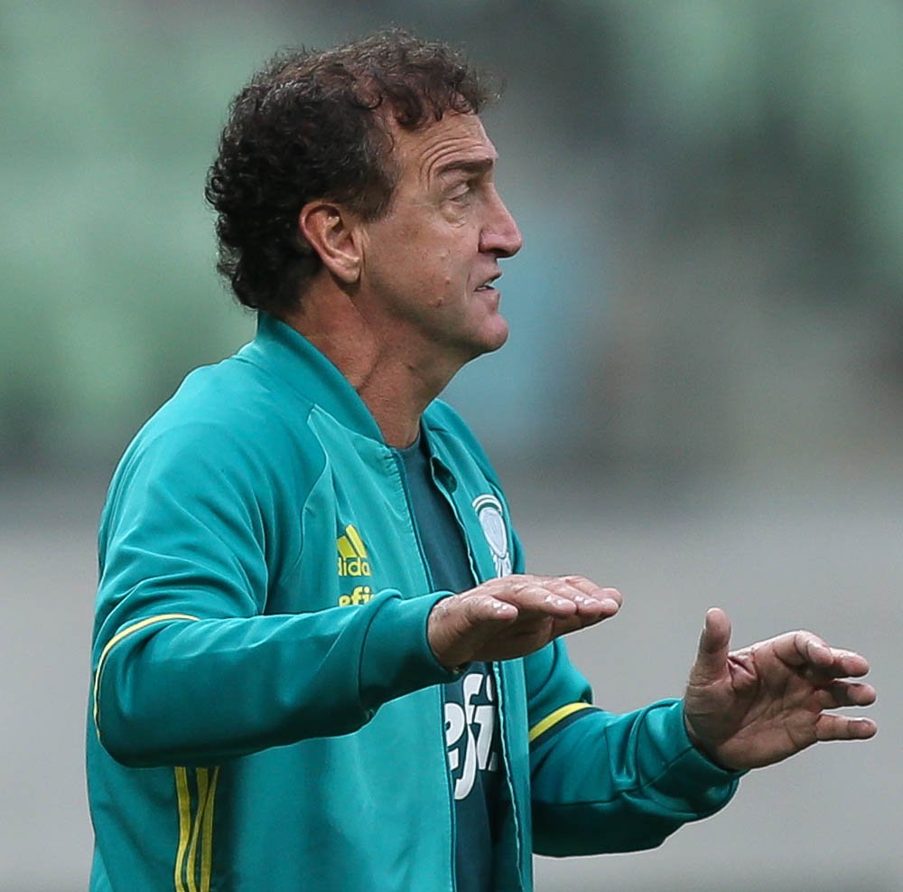 Cuca vê ‘jogo complicado’ contra Coritiba e elogia evolução do capitão Dudu