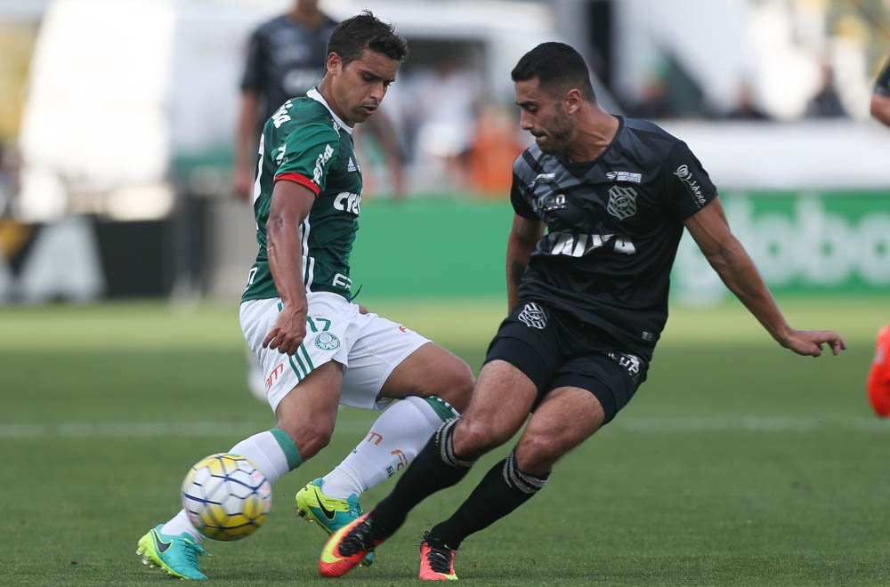 Moisés exalta jogo 'inteligente' do Palmeiras e celebra vitória fora de casa