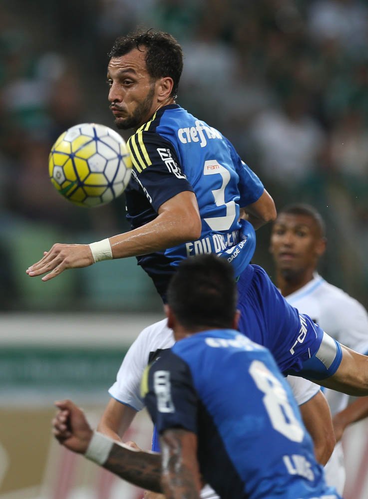 Após eliminação, Edu Dracena destaca 'luta' da equipe e pede foco total no Brasileiro