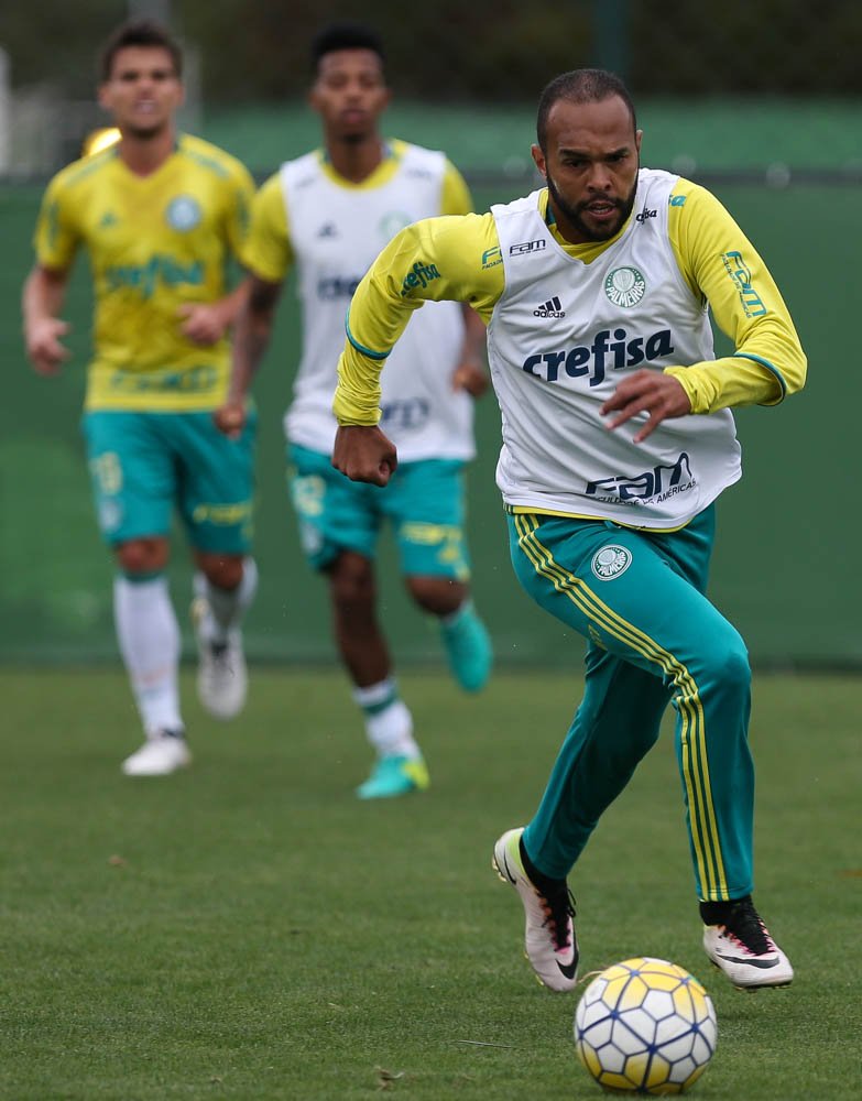 Cuca relaciona 24 jogadores para duelo com Sport; confira lista