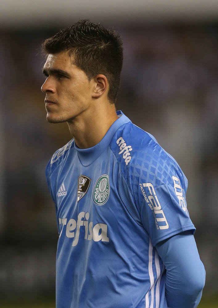 Vinicius aprova atuação na estreia, mas lamenta revés: 'Trocaria tudo pela vitória'