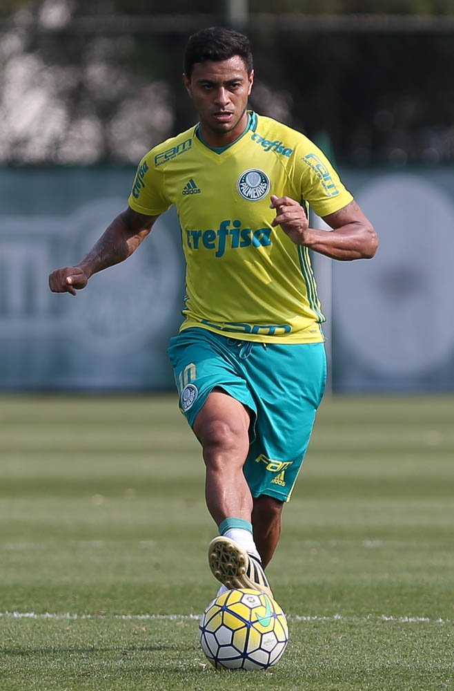 Palmeiras: Cuca esboça time e faz ensaios visando duelo com Vitória Palmeiras: Cuca esboça time e faz ensaios visando duelo com Vitória