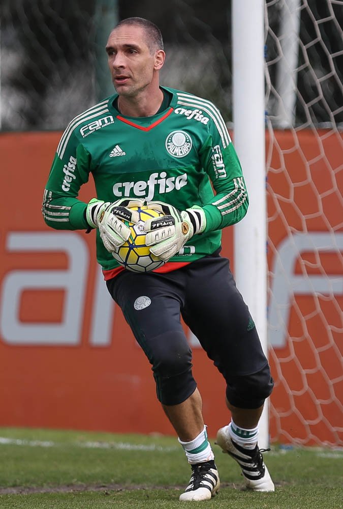 Técnico Cuca relaciona 25 jogadores para decisão contra Chapecoense