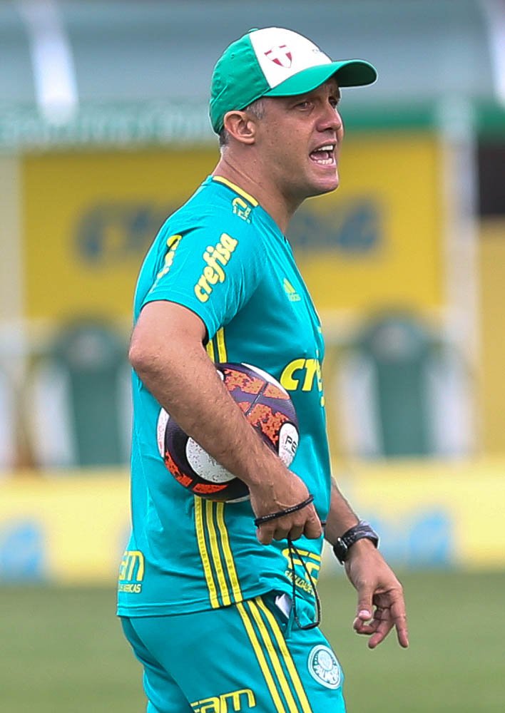 Eduardo Baptista comanda primeiro treino com bola da temporada