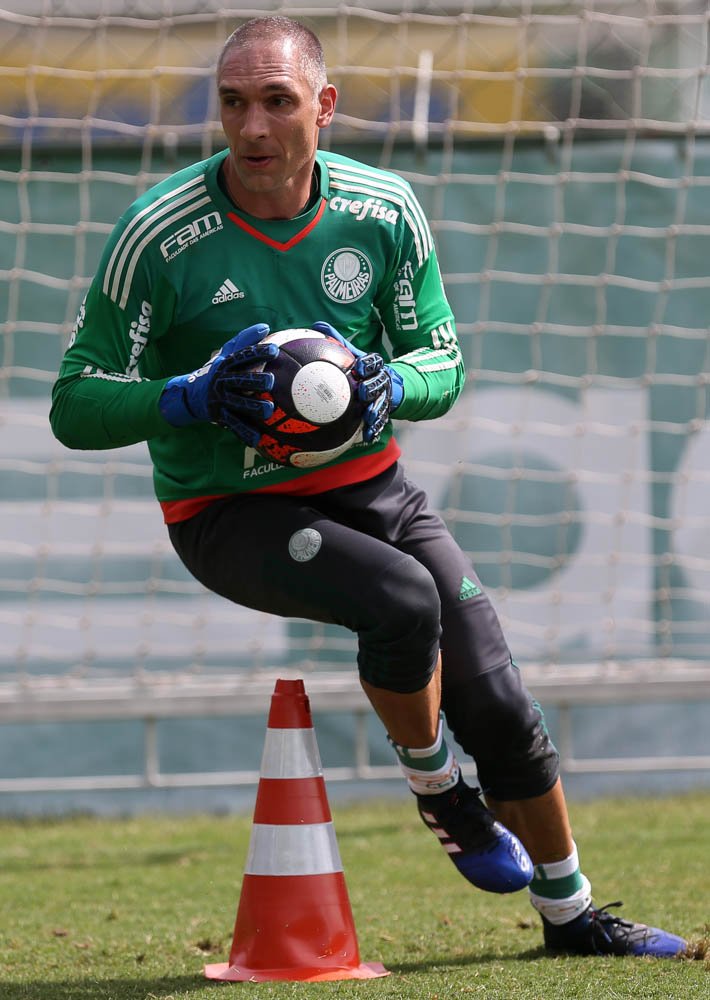 Elenco faz treino tático em preparação ao duelo de domingo com o Ituano
