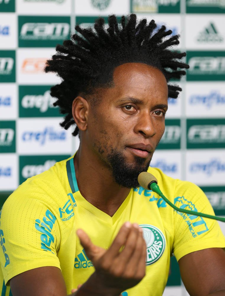 Zé Roberto alcança 100 jogos e quer mais conquistas antes de encerrar carreira