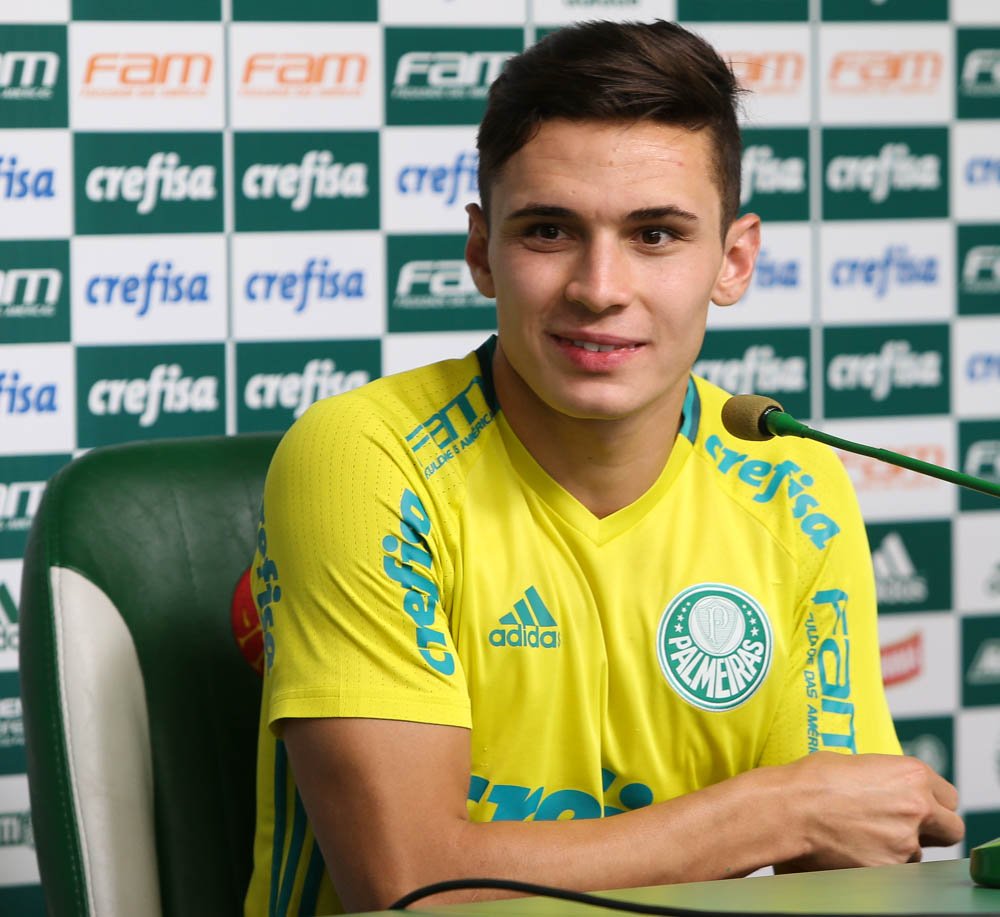 Palmeirense, Veiga se emociona com chance de atuar no clássico: ‘Cresci vendo’