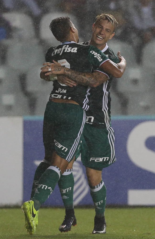 Destaques no clássico, Prass e Róger Guedes analisam duelo e exaltam força do elenco