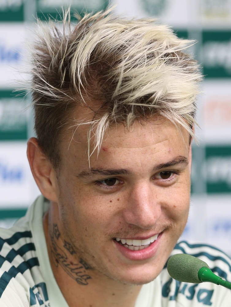 Róger Guedes celebra boa fase e exalta concorrência no time: ‘Grupo é muito bom’