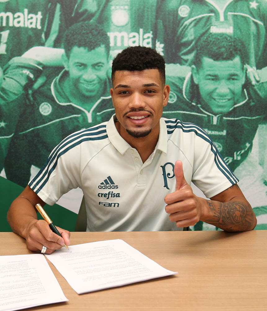 Zagueiro Juninho assina até abril de 2022 e sonha em brilhar no Palmeiras como Alex