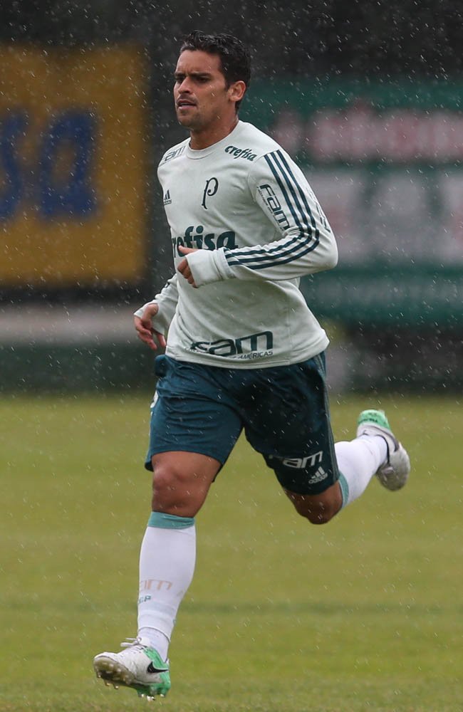 Palmeiras: Reservas fazem treino técnico na chuva; Jean realiza transição no campo Palmeiras: Reservas fazem treino técnico na chuva; Jean realiza transição no campo
