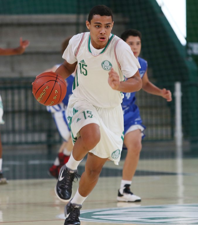 Sub-19 atropela Araraquara e garante vantagem nos playoffs do Estadual