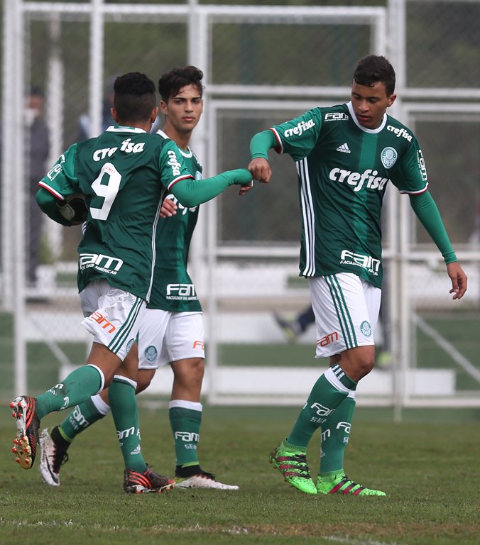 Sub-15 do Palmeiras vence o Corinthians e se aproxima da vaga na semi do Paulista