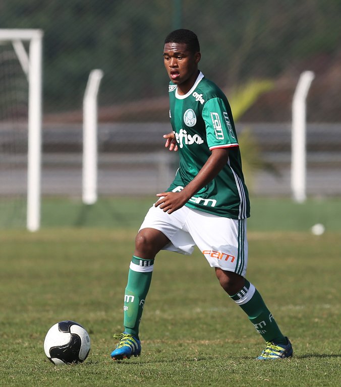 Sub-15 vence São Caetano e garante liderança do grupo no Paulista