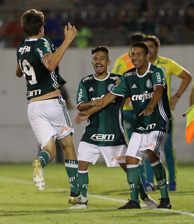 Palmeirenses comemoram vitória na estreia e projetam evolução na sequência da Copinha