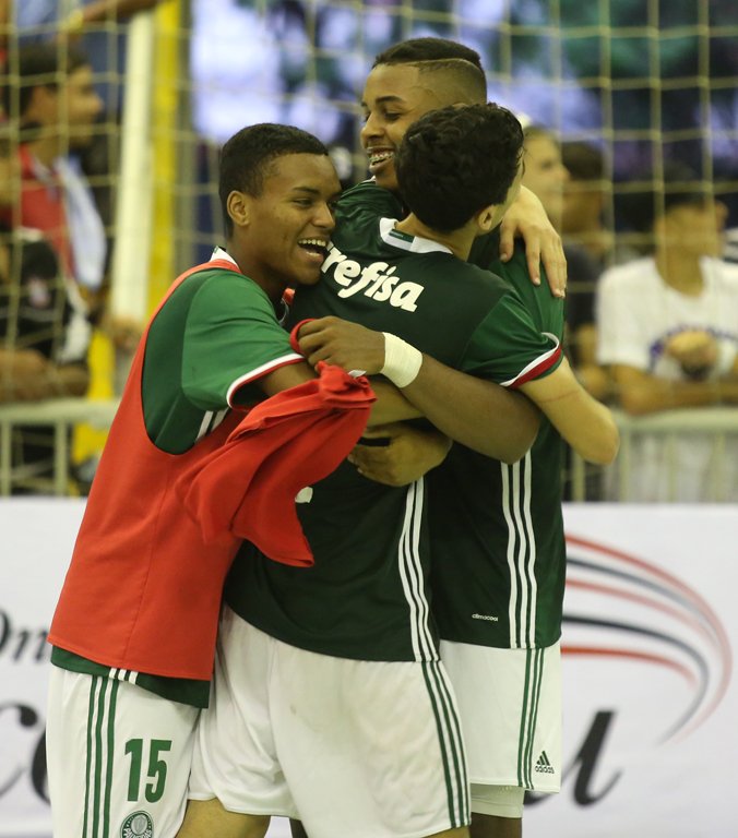 Verdão atropela Santos em quatro categorias na estreia do Metropolitano de Futsal