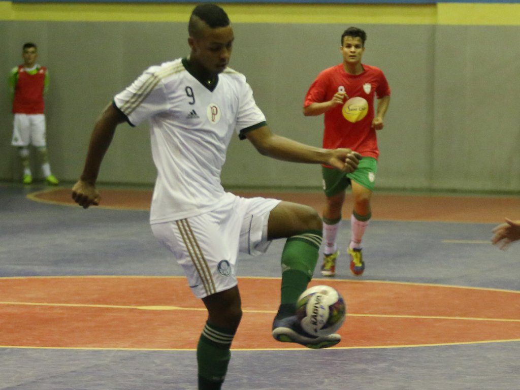 Verdão sai em vantagem nas finais do Estadual de Futsal em duas categorias