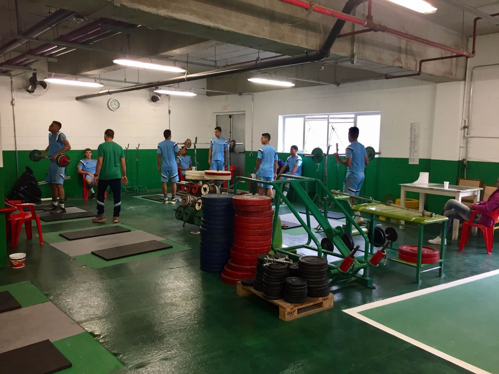 Com novo espaço para treinos, levantamento de peso do clube sobe ao pódio no Brasileiro