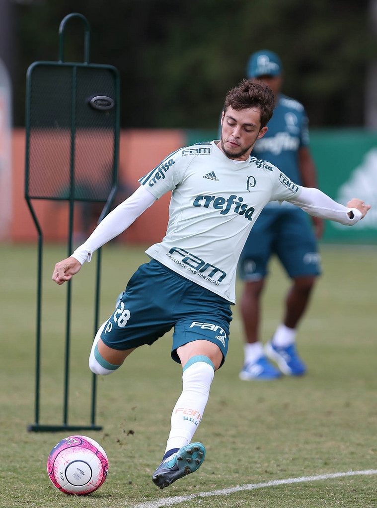 Palmeiras aprimora bolas paradas e realiza treino técnico na Academia