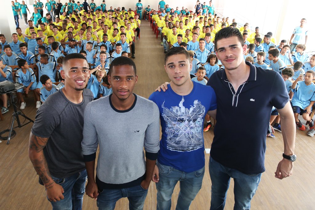 Resenha da Academia emociona Gabriel Jesus em reencontro com a base do Palmeiras