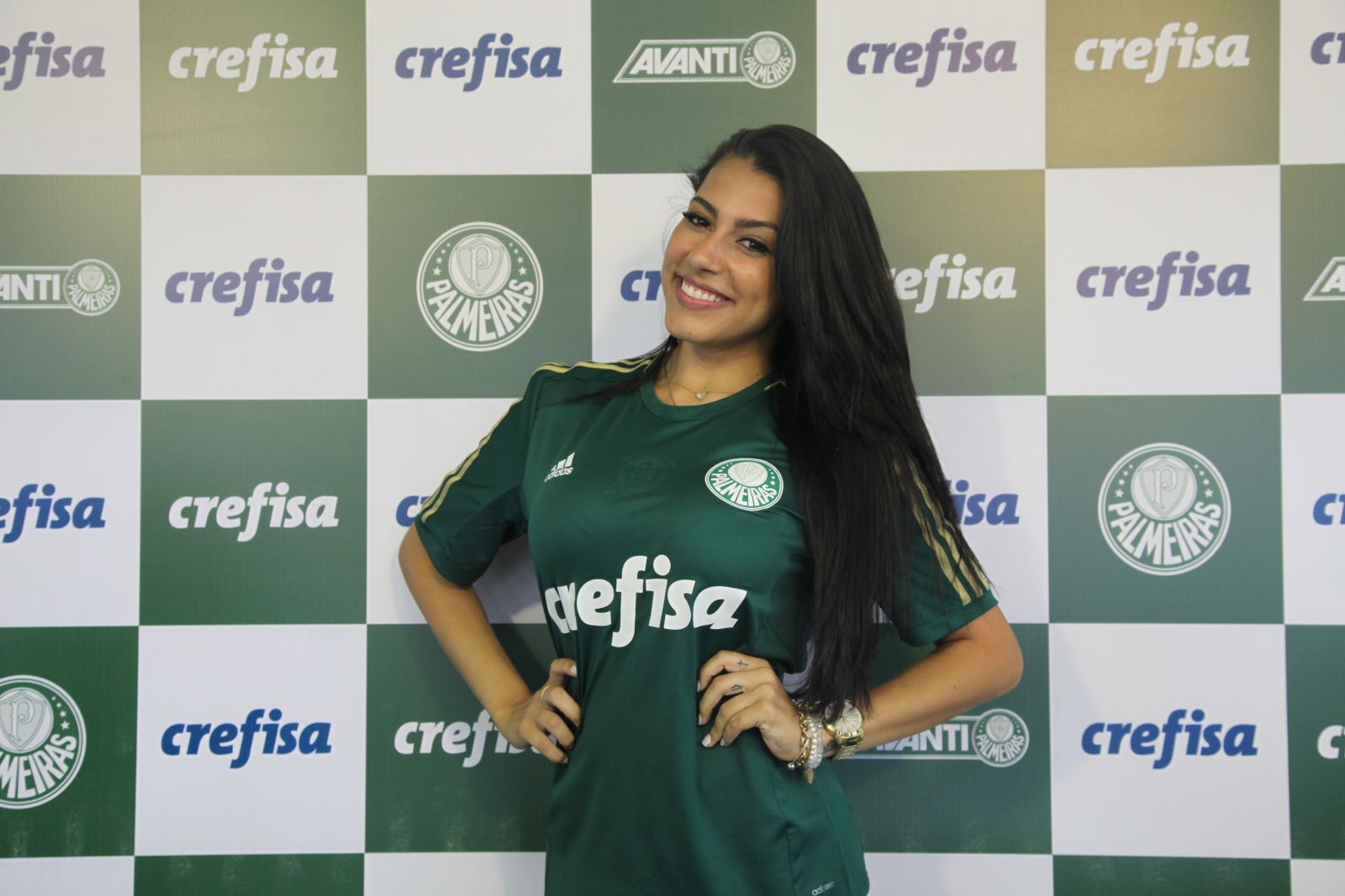 Divulgação _ Giovanna Pires, musa do Palmeiras também acompanhou o anúncio do novo patrocinador alviverde