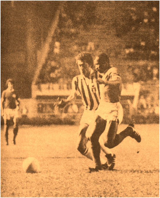 O ponta-direita Edu anotou o primeiro gol do Palmeiras no Pacaembu
