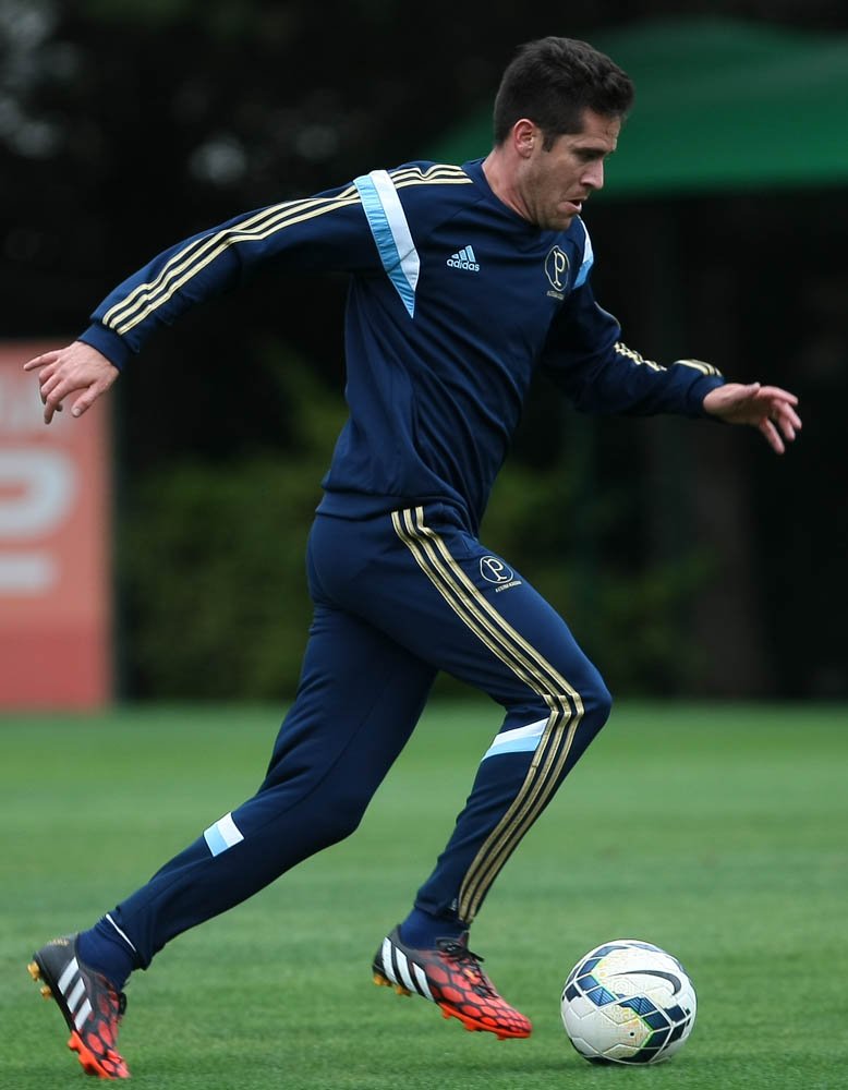 Cesar Greco/Ag. Palmeiras/Divulgação _ Marcelo Oliveira começou o treino coletivo desta quinta entre os titulares