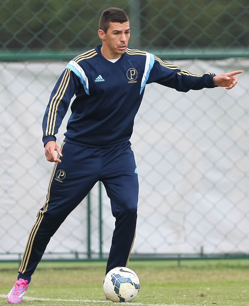 Cesar Greco/Ag. Palmeiras/Divulgação _ Lúcio fez treino recreativo na manhã desta sexta-feira (15)