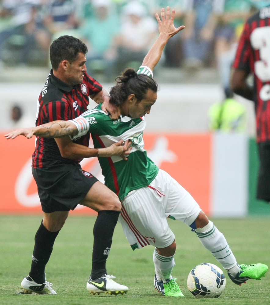 Cesar Greco/Ag. Palmeiras/Divulgação _ Valdivia foi o destaque alviverde na partida pela entrega e armação de jogadas