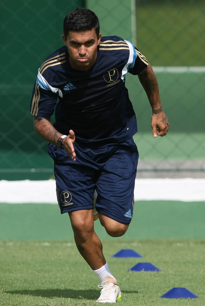 Cesar Greco/Ag.Palmeiras/Divulgação _ Dudu em ação durante a atividade física desta quinta-feira