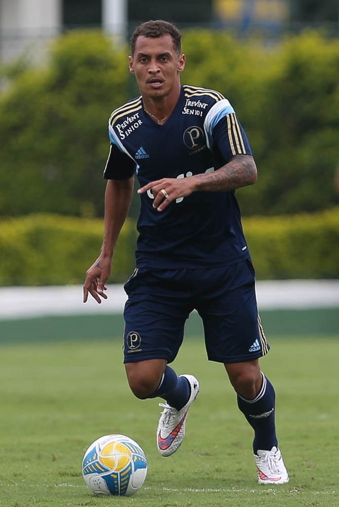 Cesar Greco/Ag. Palmeiras/Divulgação _ Alan Patrick, que estava lesionado, foi uma das novidades do treino desta manhã (18)