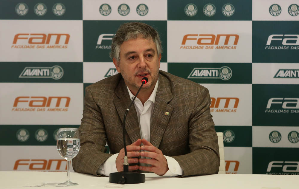 Cesar Greco/Ag.Palmeiras/Divulgação _ O presidente Paulo Nobre oficializa a FAM como o mais novo patrocínio do Verdão