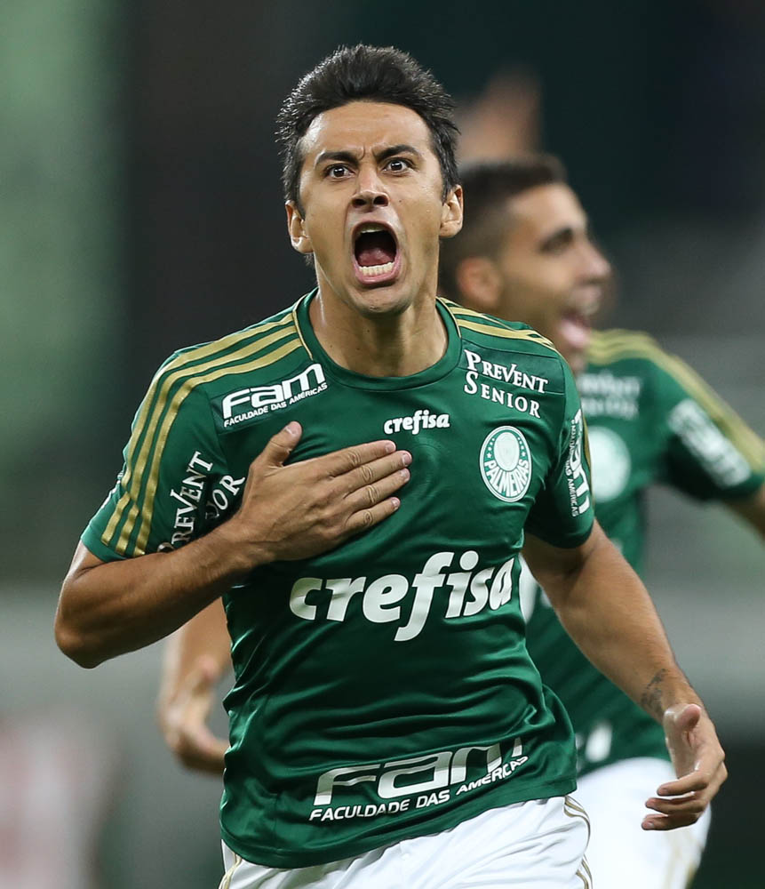 Robinho marcou golaço no Choque-Rei do Campeonato Paulista 2015, vencido pelo Verdão por 3 a 0