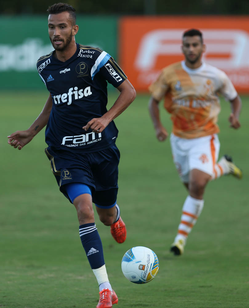 Cesar Greco/Ag.Palmeiras/Divulgação _ Leandro Pereira marcou dois gols de pênalti nesta terça, 31