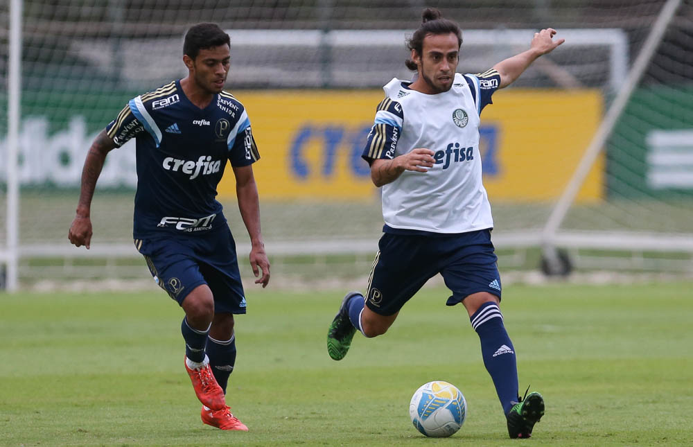 Cesar Greco/Ag.Palmeiras/Divulgação _ Cleiton Xavier e Valdivia participaram da atividade em campo reduzido desta segunda-feira (06)