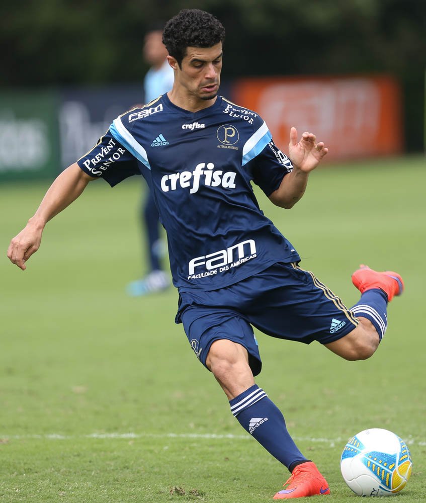 Cesar Greco/Ag. Palmeiras/Divulgação _ O lateral-esquerdo Egídio participou da atividade desta sexta-feira (10)