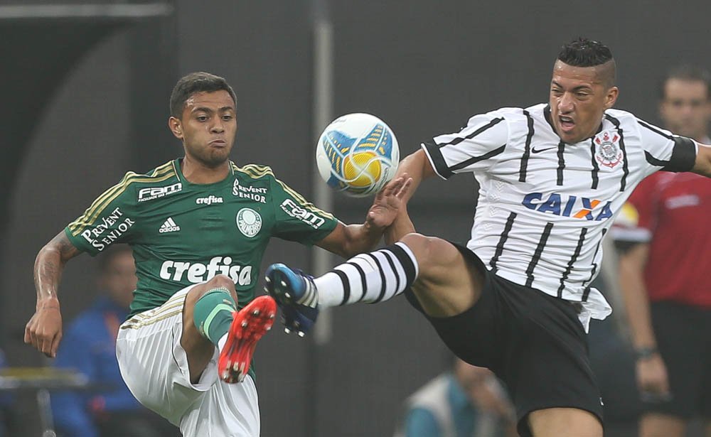 Cesar Greco/Ag.Palmeiras/Divulgação _ Cleiton Xavier em ação durante o clássico contra o Coritnhians, onde atuou durante o segundo tempo