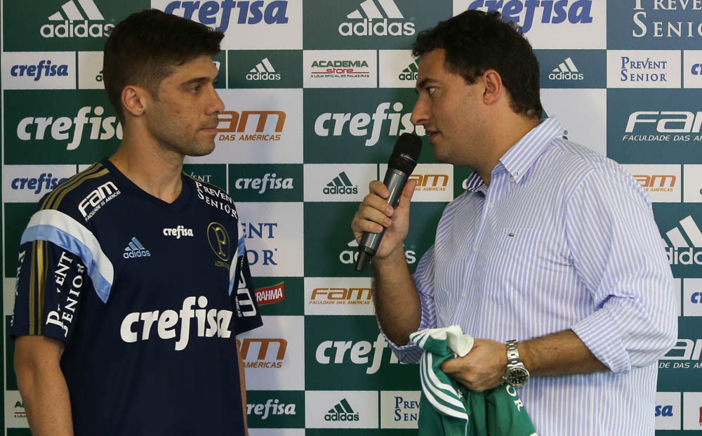 Cesar Greco/Ag. Palmeiras/Divulgação _ O meia Fellype Gabriel foi apresentado pelo diretor de futebol Alexandre Mattos na Academia de Futebol