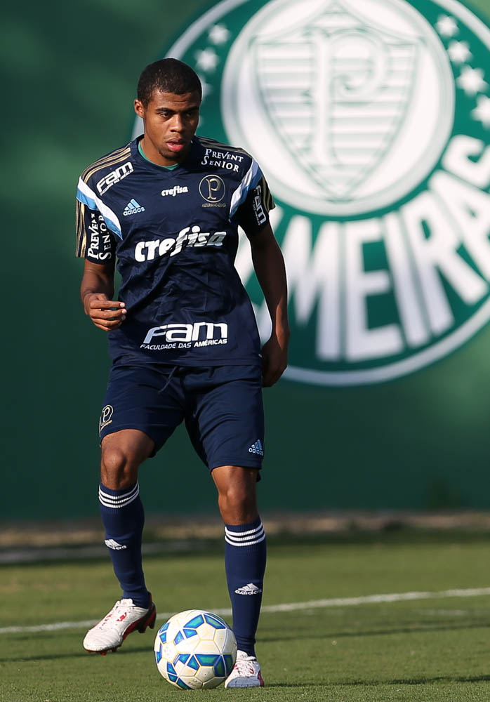 Cesar Greco/Ag.Palmeiras/Divulgação_Taylor já realizou treinos com o time profissional