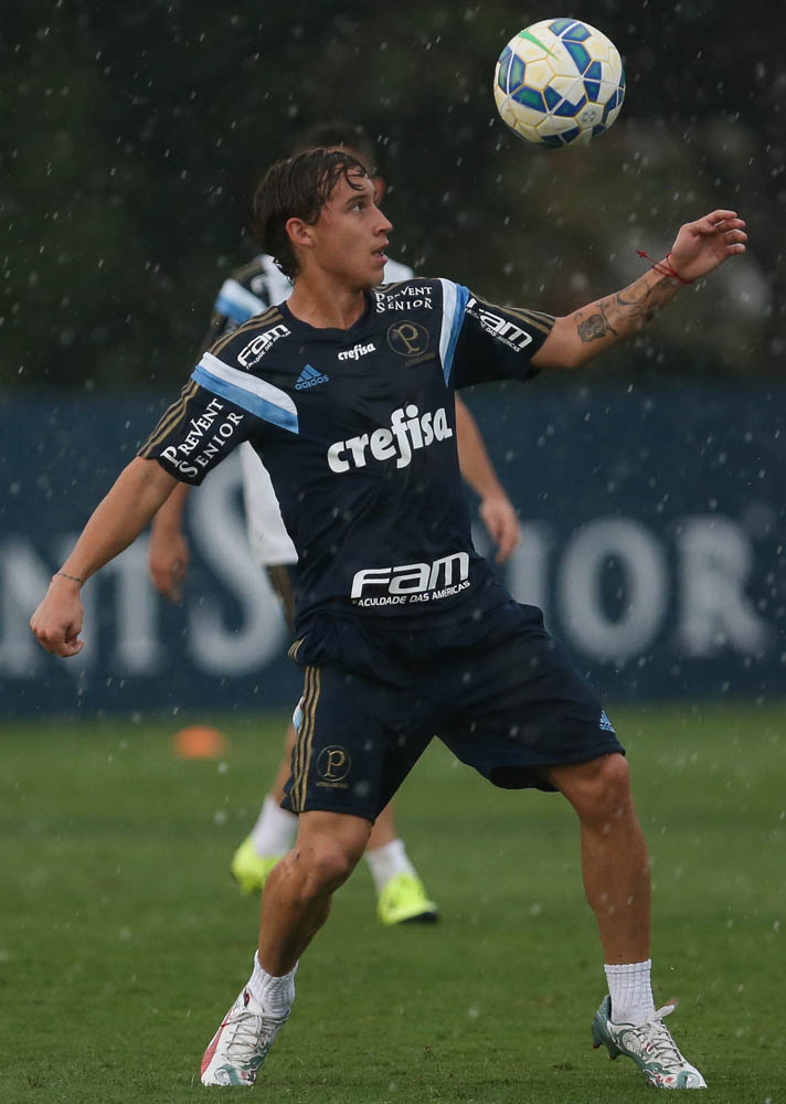 Cesar Greco/Ag.Palmeiras/Divulgação_O jovem chileno Arancibia treinou junto ao grupo profissional nesta segunda (7)