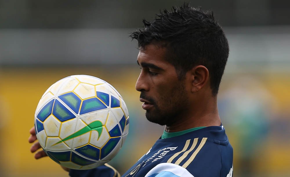 Cesar Greco/Ag.Palmeiras/Divulgação_O volante Thiago Santos está de volta após desfalcar o time na Copa do Brasil