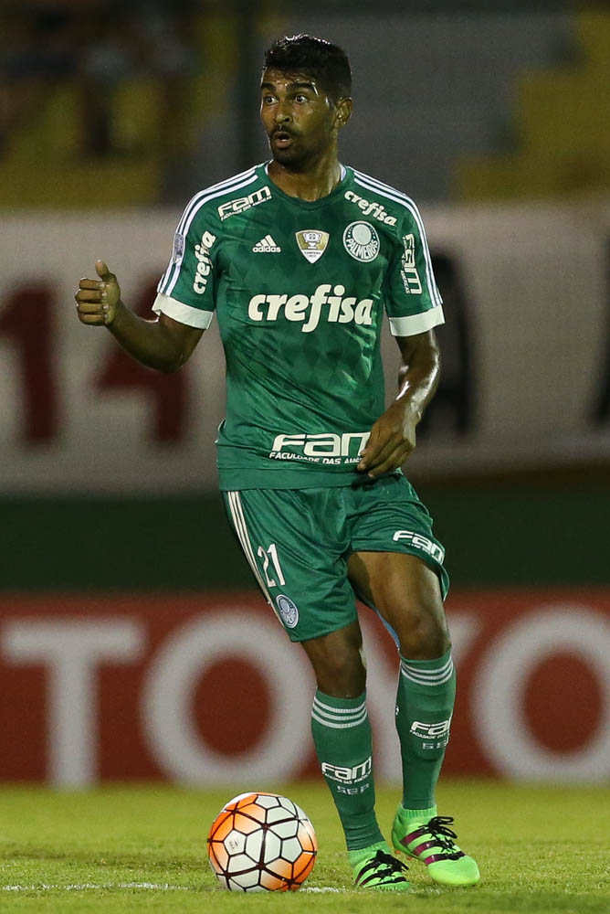 Cesar Greco/Ag.Palmeiras/Divulgação_Thiago Santos ganhou oportunidade no time titular e fez boa partida no Uruguai