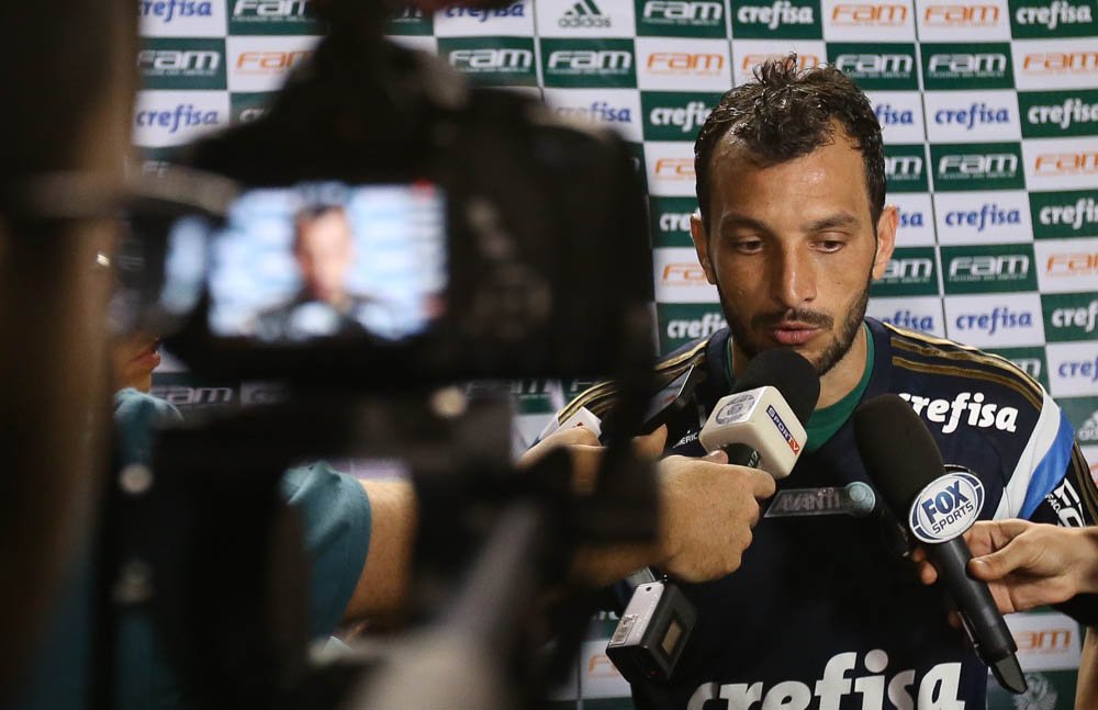 Cesar Greco/Ag.Palmeiras/Divulgação_Edu Dracena concedeu coletiva após o treino no estádio Parque Central nesta quarta (16)