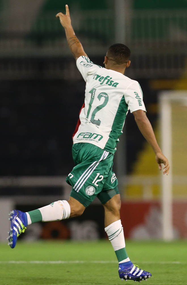 Cesar Greco/Ag.Palmeiras/Divulgação_Gabriel Jesus anotou dois gols em Rosario na noite desta quarta-feira (06)
