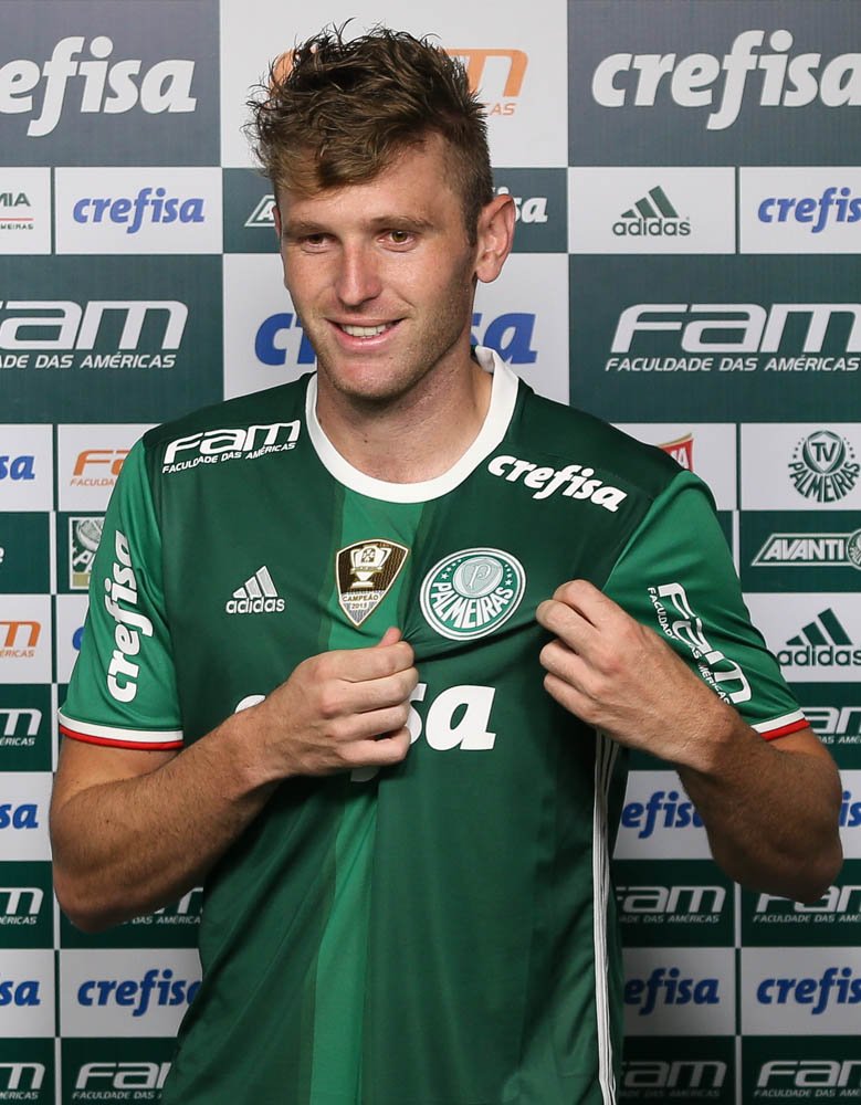 Cesar Greco/Ag.Palmeiras/Divulgação_Fabiano foi apresentado oficialmente nesta quinta (05) na Academia de Futebol