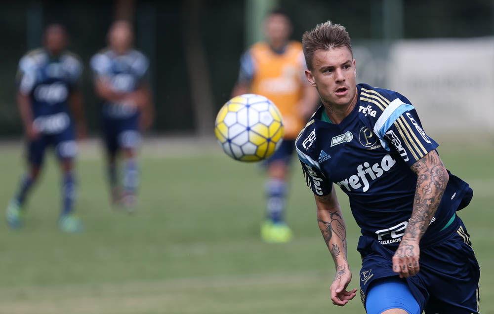 Cesar Greco/Ag Palmeiras/Divulgação _ Róger Guedes treinou como titular e fez gol no coletivo